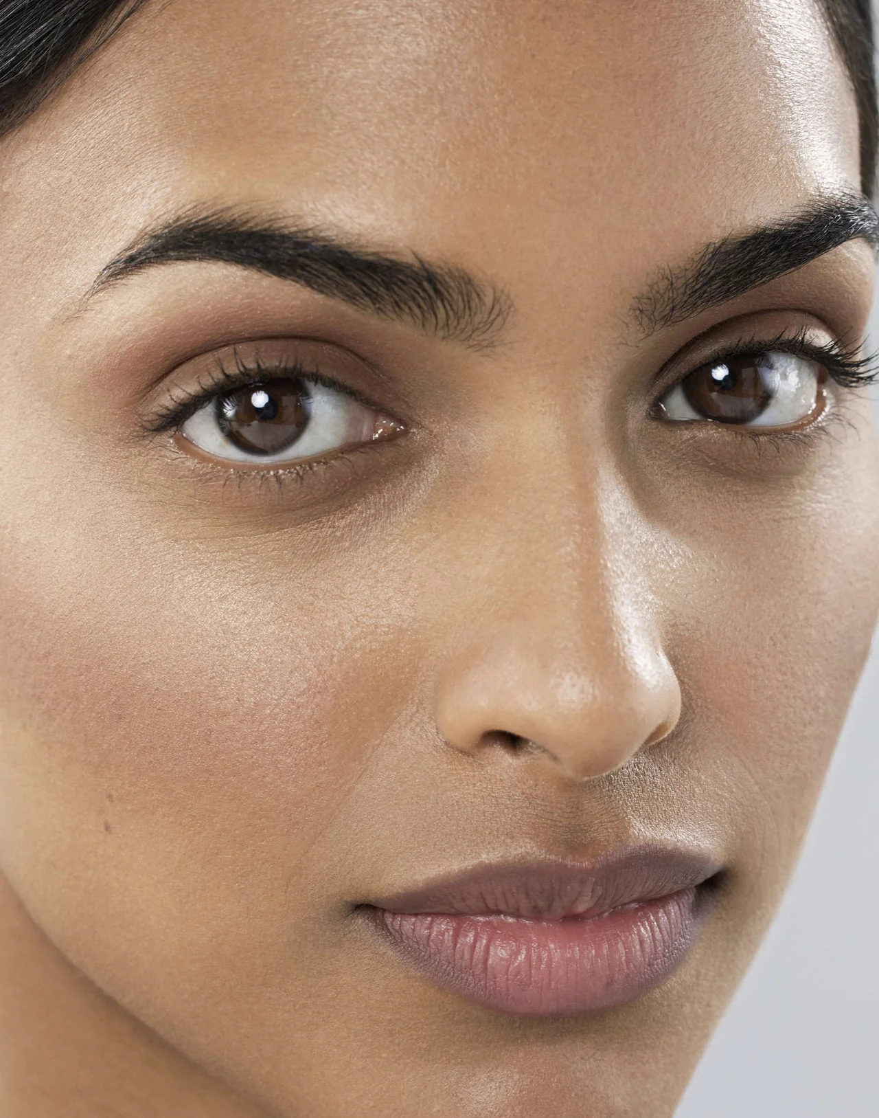et al. Complexion Glow Refill - Nude Glow - Image 4
