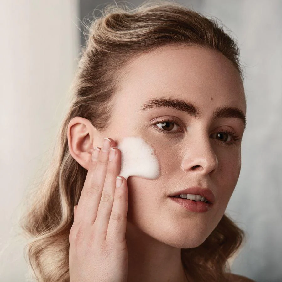 Medik8 Calmwise Soothing Cleanser - Image 2